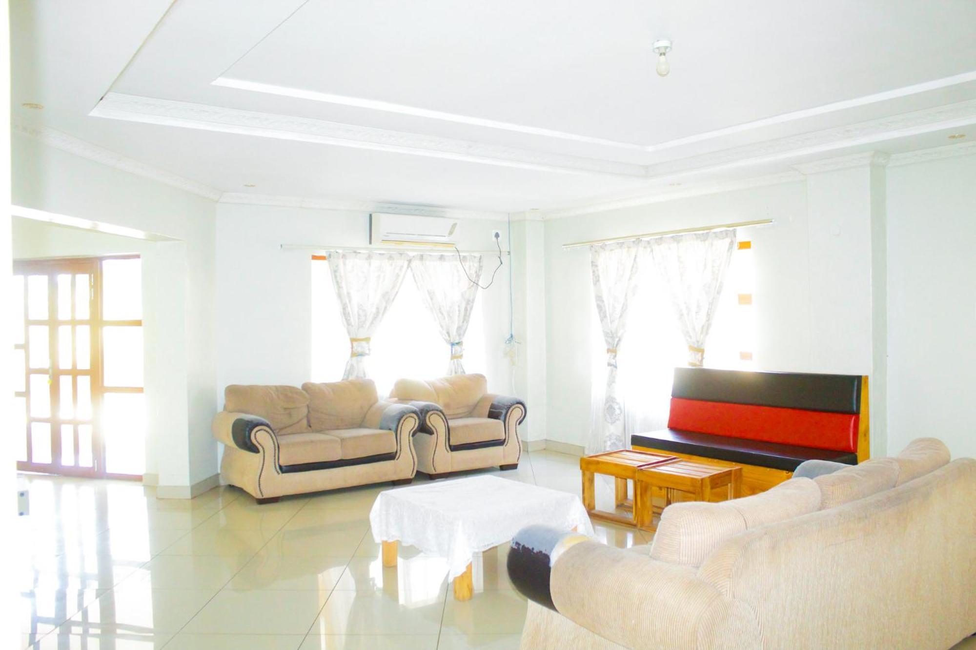 The Rest Camp Lodge And B&B 曼齐尼 外观 照片